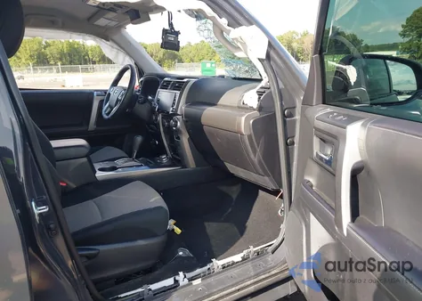 2024 Toyota 4Runner Sr5 z USA, uszkodzony, nr VIN JTEMU5JR1R6307831